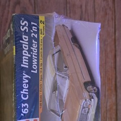 Revell 1:25 ’63 Chevy Impala SS Lowrider 2 ‘n 1 Plastic Model Kit 85-2176