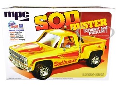 SKILL 2 MODEL KIT 1981 CHEVROLET 4X4 PICKUP TRUCK “SOD BUSTER” 1/25 MPC MPC972