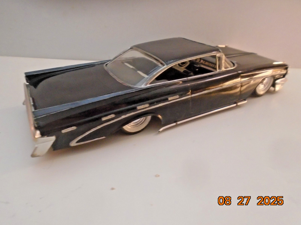 AMT, 1959 Pontiac Bonneville 2 dr. Hardtop, exc. black.
