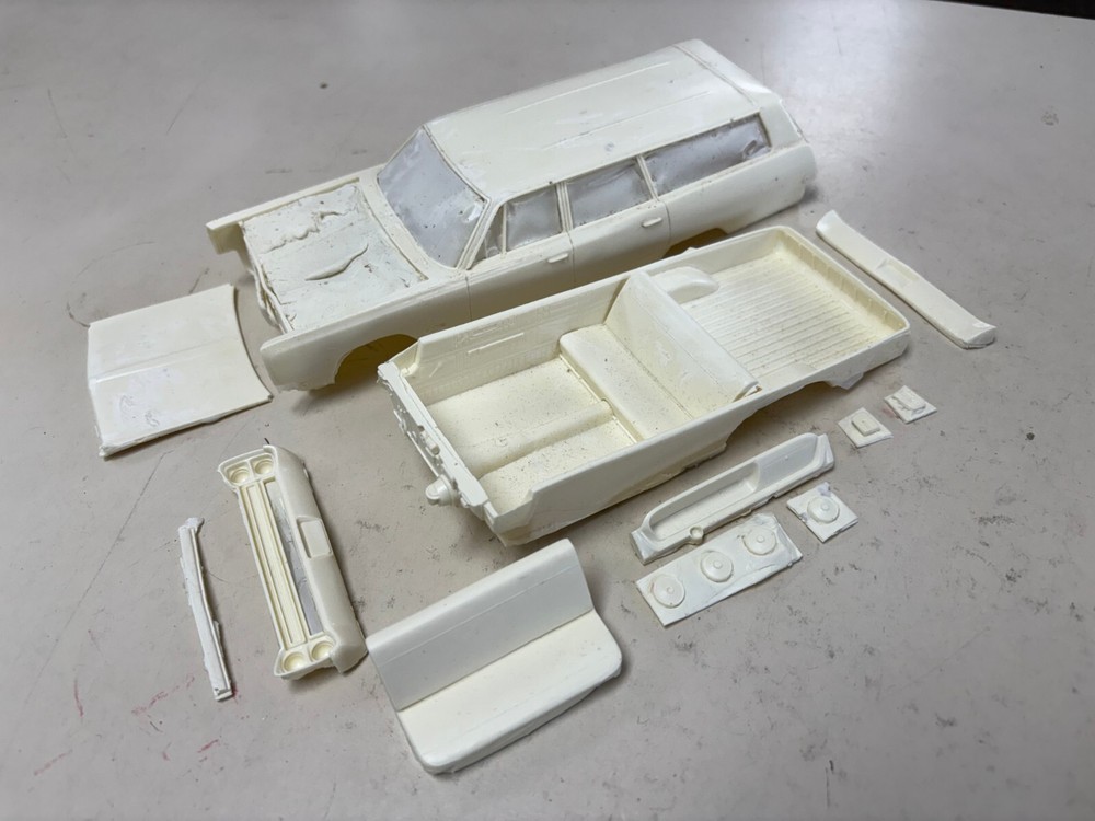 Vics Resins 1968 Plymouth Fury wagon 1/25 resin body