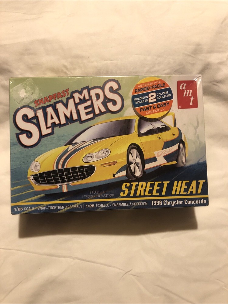 AMT 1/25 1998 Chrysler Concorde Slammers Street Heat Model Kit AMT1227-NEW