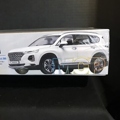 ACADEMY 15135 HYUNDAI SANTA FE MULTI COLOR PARTS MODEL KIT-NIB-1/24 SCALE