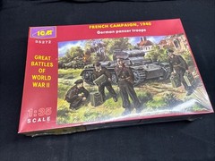 ICM PzKpfw II Ausf D WW II German Panzer Troop Model Kit 1/35 Scale 35272 NIB