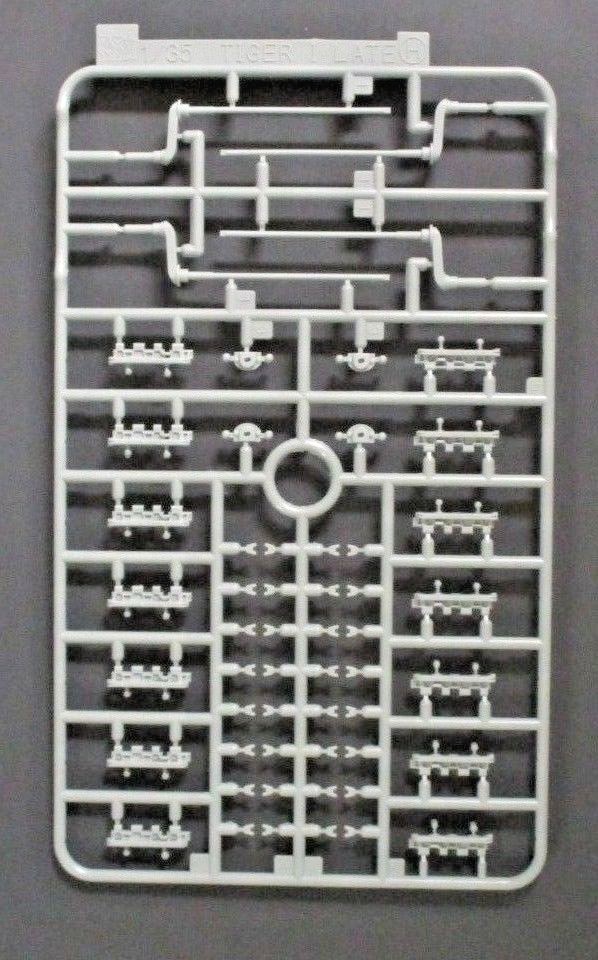 Dragon 1/35 Scale 1/35 Pz.Kpfw.VI Tiger I Late Parts Tree H from Kit No. 6406
