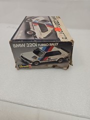REVELL BMW 320i TURBO RALLY 1/25 Scale MODEL KIT 7213 Box Used