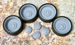 1/24 Scale: 24-Inch “Smoothies W/ ‘65 Chevy C10 Caps” Wheels And Tires; Resin