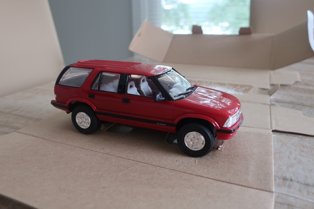 Vintage ERTL 1995 Chevrolet S10 Blazer Apple Red Plastic Dealer Promo Model NOS