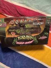 Jada Toys Road Rats ’57 Chevy Suburban 1:24 Diecast Model Kit Extra Wheels