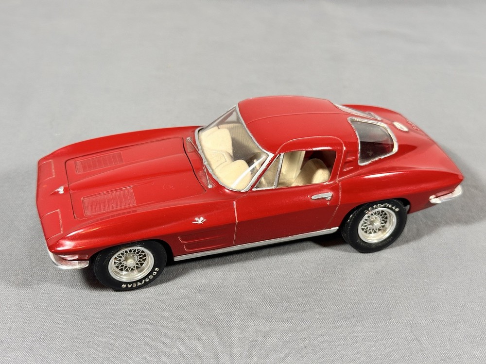 1/24 Scale Nicely Built 1963 Chevrolet CORVETTE Split Window RED Coupe Model Kit