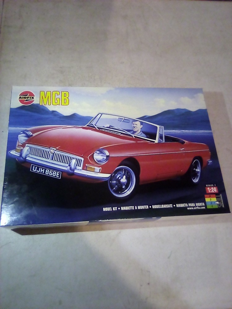 A11A AIRFIX 1975 MGB CONVERTIBLE 1/24 MODEL Kit 07401 Sealed