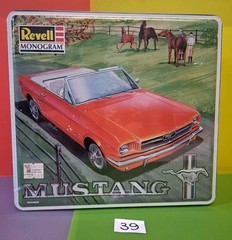 Revell Monogram 1/24 Model Kit 64 Mustang Convertible In Collectors Tin 85-4157