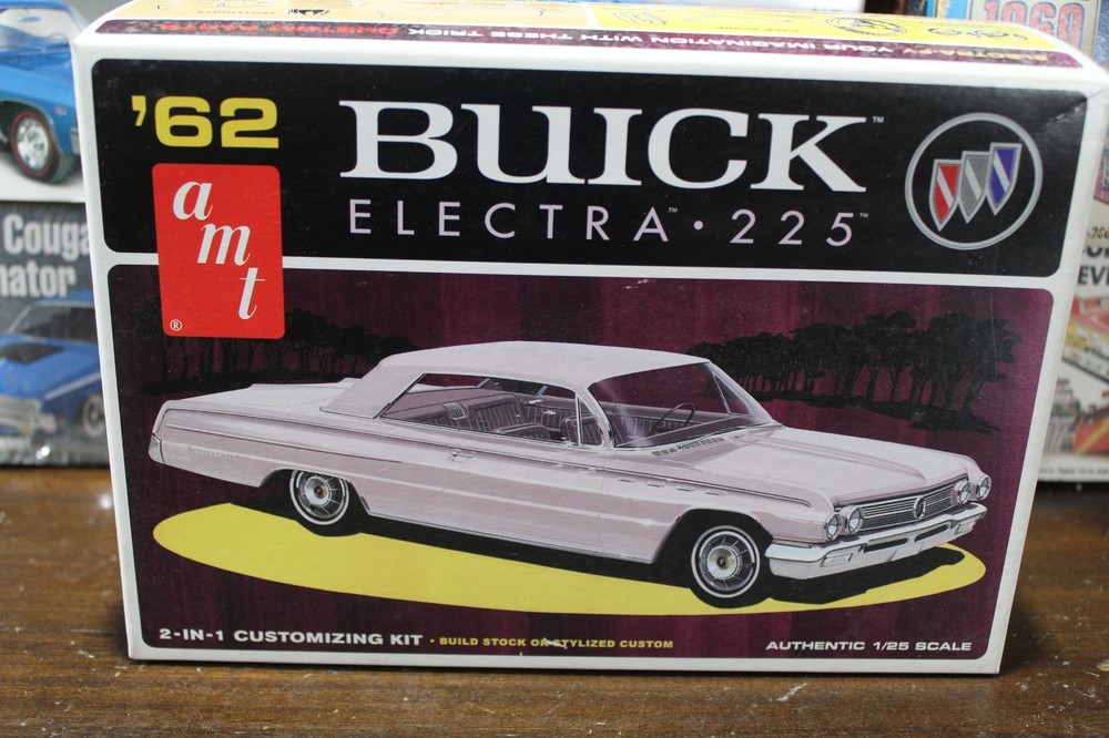 AMT 62 Buick Electra 225 Sealed Inside 1/25