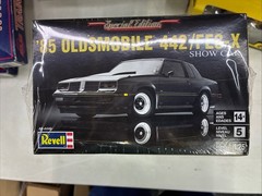 Revell ’85 Oldsmobile 442/FE3-X Show Car Open All Parts Sealed 1:25 Kit 4446