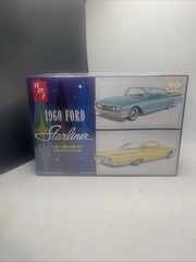 AMT 604 1960 Ford Starliner Sealed model kit 1:25 Scale 2 In 1 Deluxe Kit