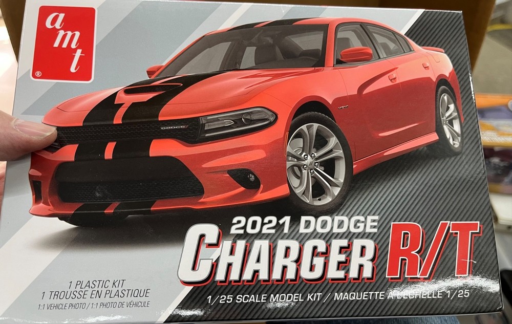AMT 1323 2021 Dodge Charger R/T Model Car Model KIT 1/25 McM Niob