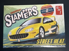 AMT #1227 STREET HEAT 1998 CHRYSLER CONCORDE SLAMMERS SNAP 1:25 SCALE MODEL KIT