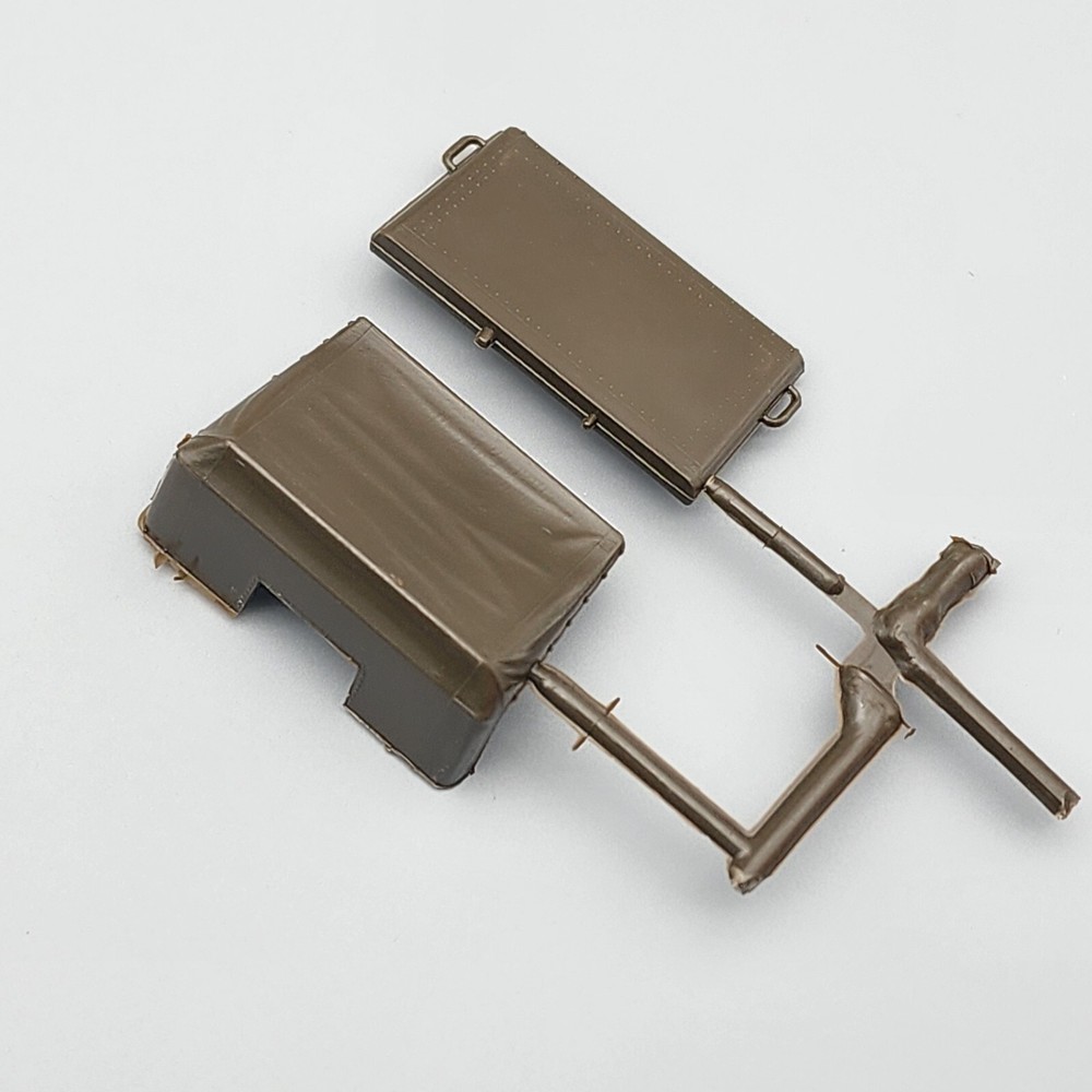 Revell 1/40 Lacrosse Missile with Mobile Launcher Parts Cab Roof & Back Wall