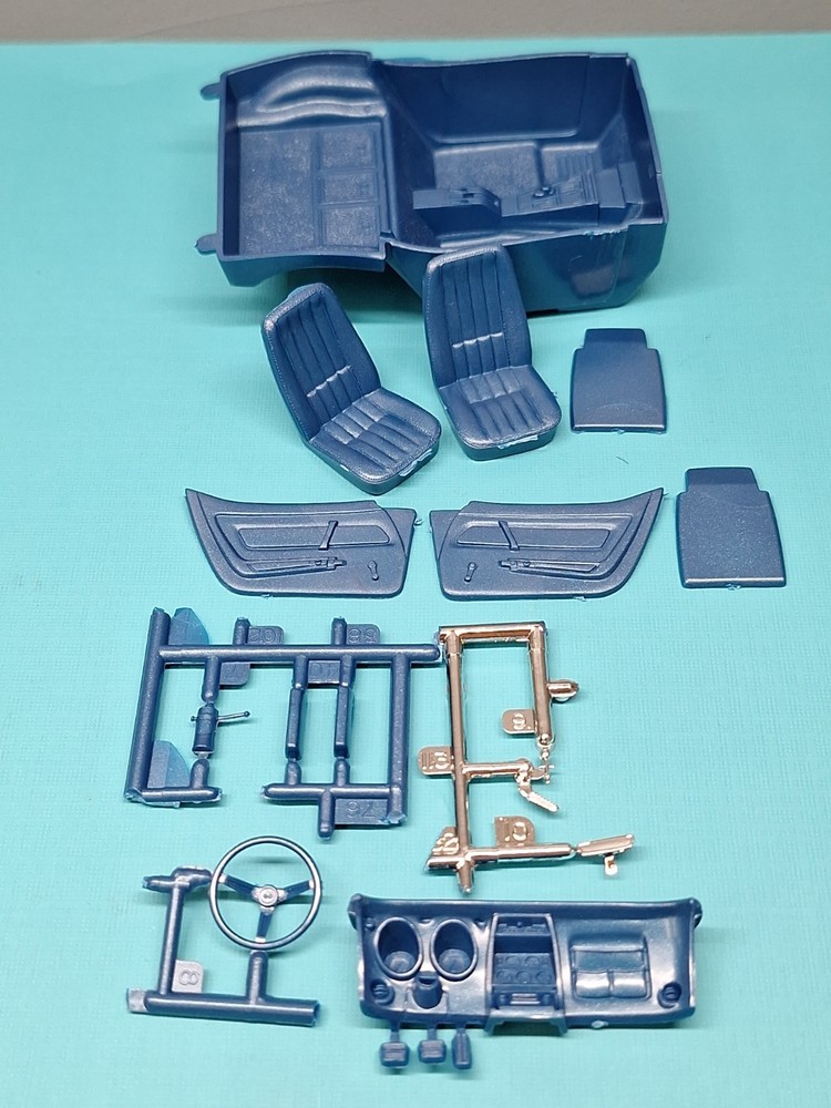 Revell AMT Ertl Monogram MPC 1/25 Model Part 1969 Corvette Complete Interior