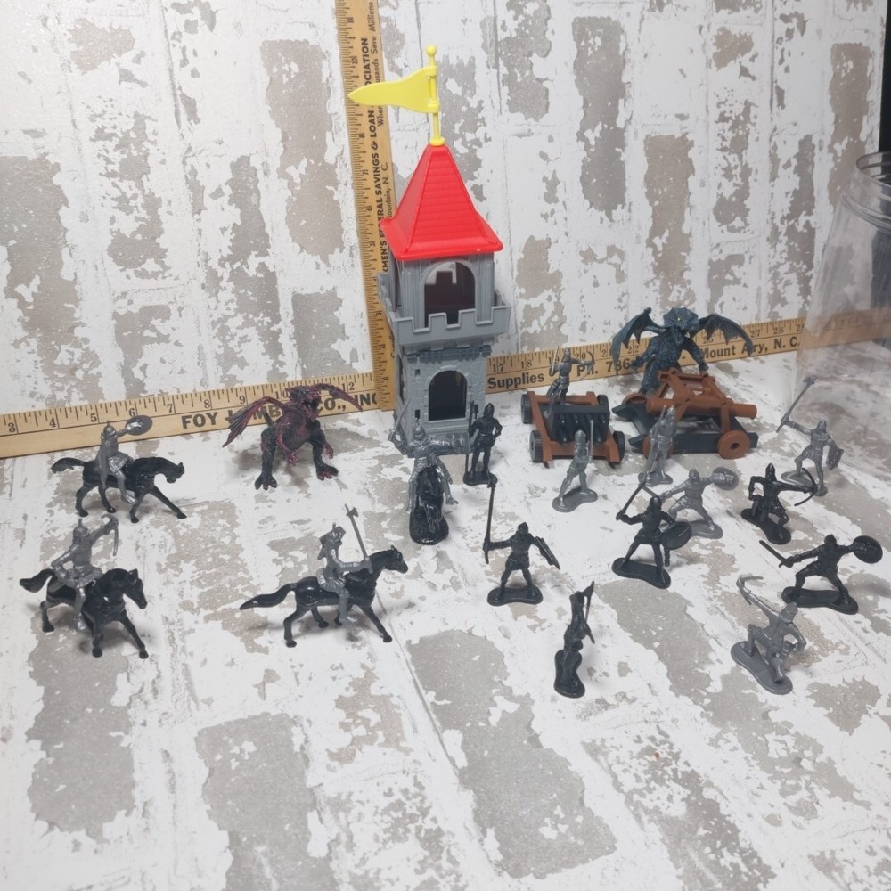 29Pcs Castle Base Set Pretend W/ Soldiers Drangons Accessories for Kids Boys