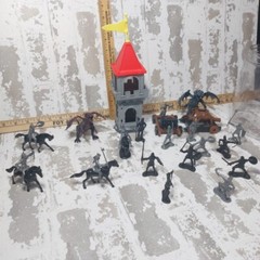 29Pcs Castle Base Set Pretend W/ Soldiers Drangons Accessories for Kids Boys