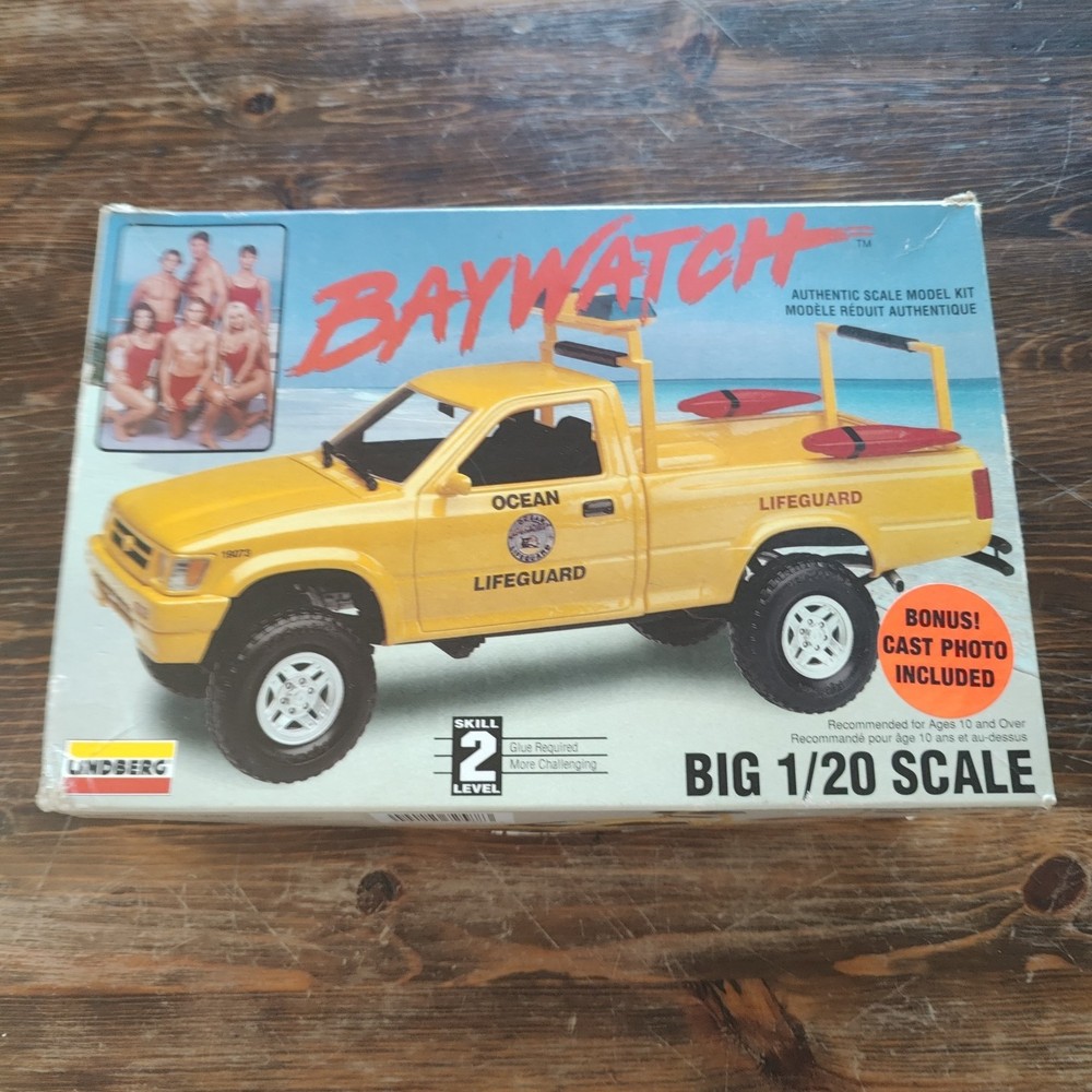 Lindberg Baywatch Lifeguard Truck 1:20 Yellow Model Kit Skill Level 2
