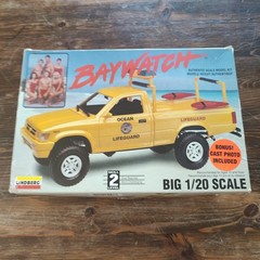 Lindberg Baywatch Lifeguard Truck 1:20 Yellow Model Kit Skill Level 2