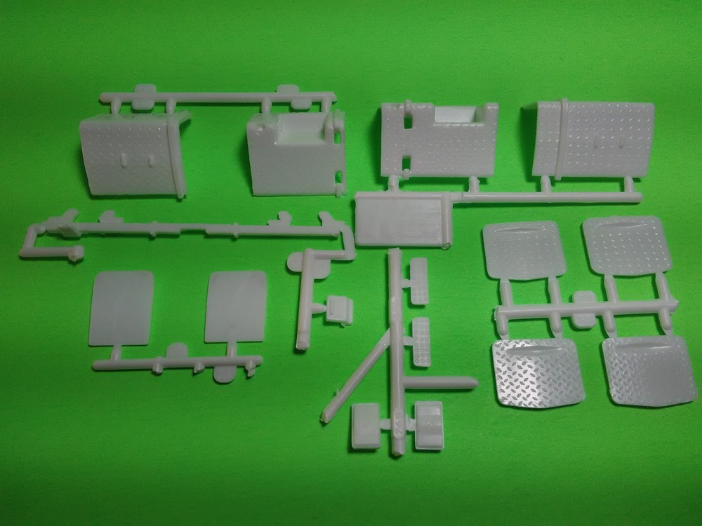 Mack R685ST 1/25 AMT big rig semi truck model car part square fuel diesel tanks