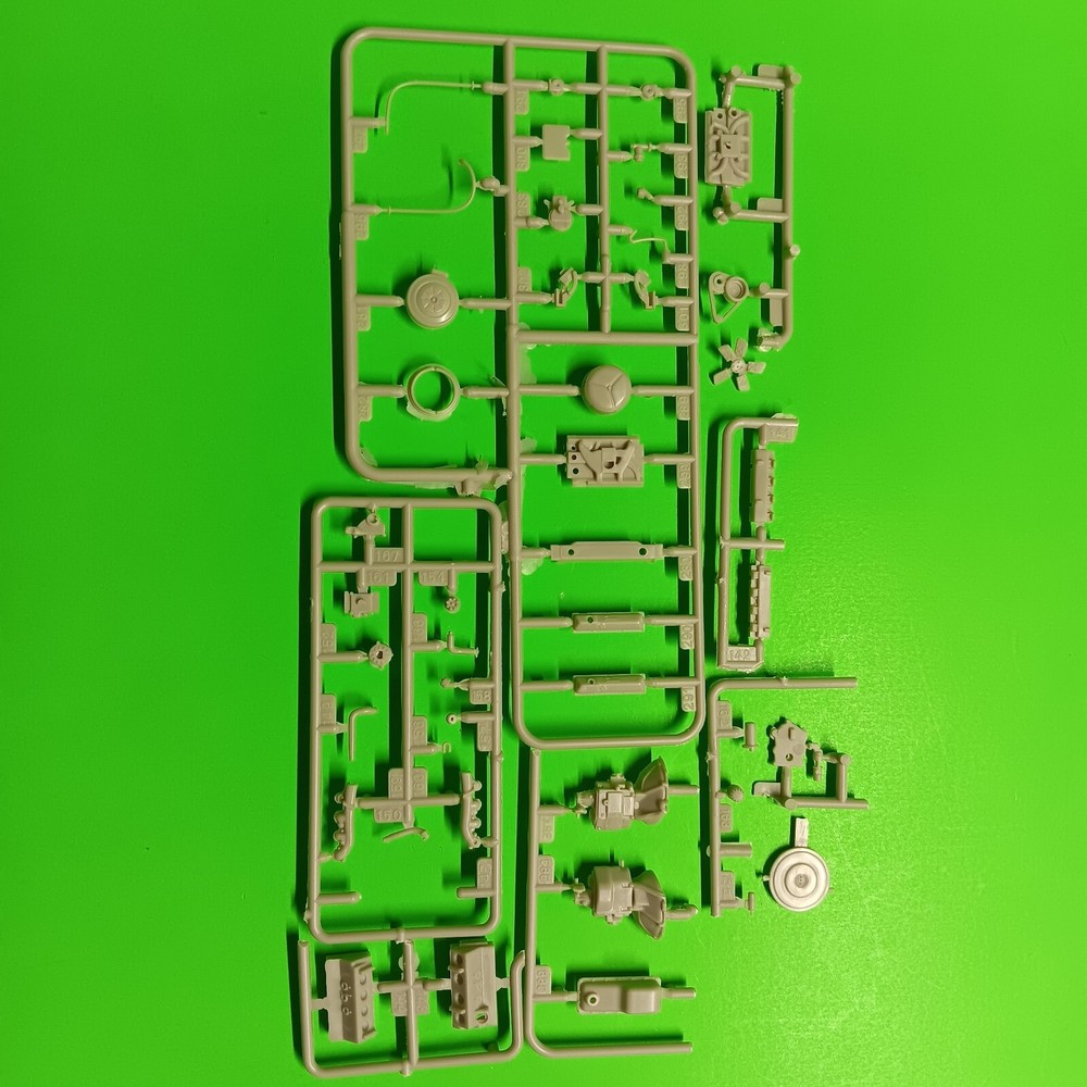 390 Engine Motor Hi Detail 1972 Ford F-250 Ranger 4×4 Pickup Truck Moebius 1/25