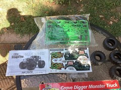 Revell Monogram 85-1901 Snaptite Grave Digger Monster Truck 1/25 Model Kit
