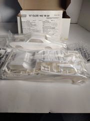1997 Lindberg 1967 Olds 442 W-30 1/25 Model Car Kit Open Box with Sealed Bags