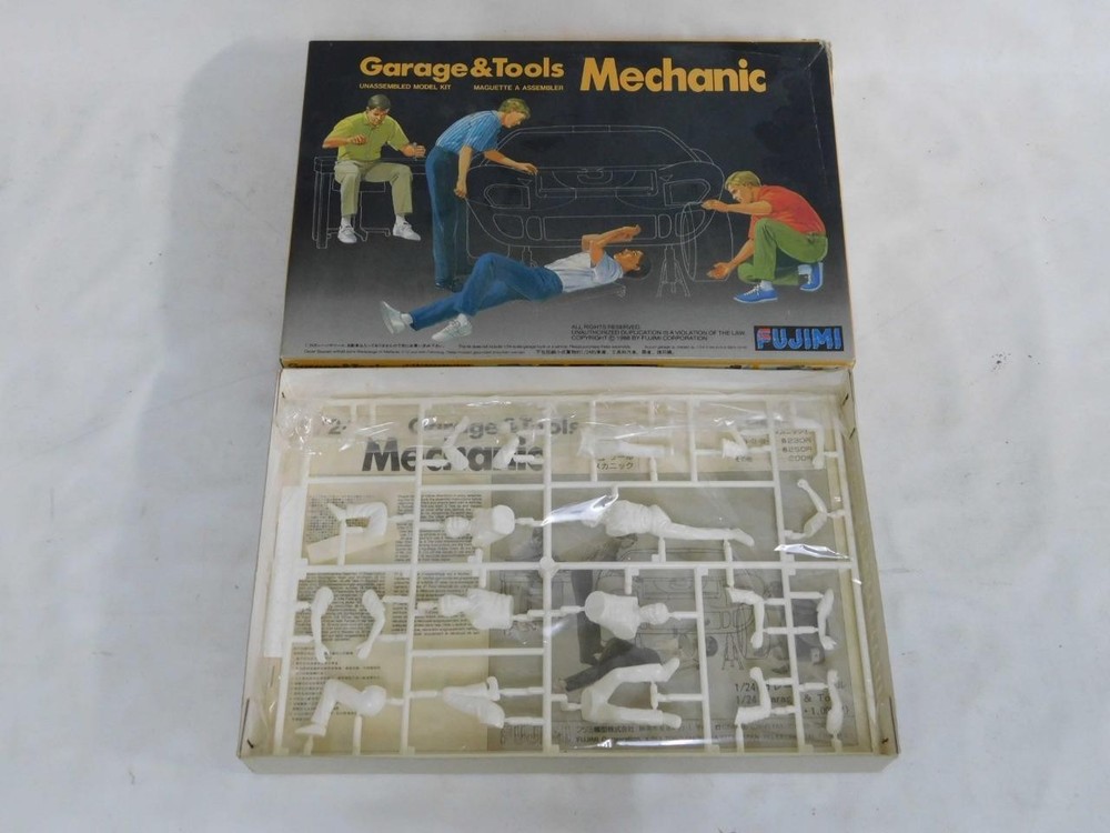 1/24 Fujimi Garage & Tools Race & Civilian Drivers 4 Figures Plastic Model Kit