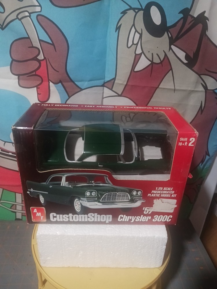 AMT Custom Shop / Green Chrysler 300C 1957 1:25 Plastic Model Kit ! Boxed!