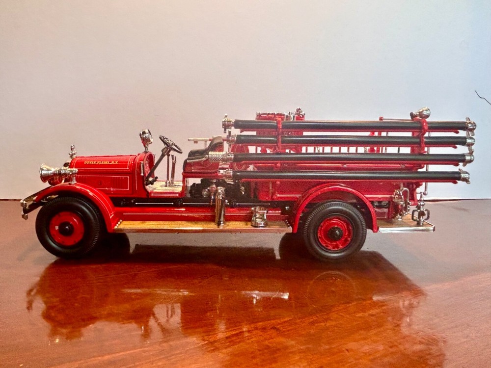 Signature Models 1:24 Diecast Model Fire Engine: 1927 SEAGRAVE Dover Plains
