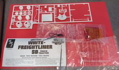 AMT WHITE FREIGHTLINER SD DD TRACTOR TRAILER MODEL KIT-Incomplete-parts shown