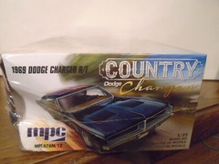 MPC #878 1/25 SCALE 1969 DODGE CHARGER R/T NEW DAMAGED BOX