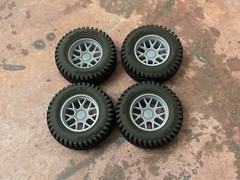 1/24 Scale: 18-Inch Fuel Tech Wheels W/ Mud Tires; Jeep, Resin 1/25