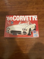 AMT 1960 Chevrolet Corvette – Model Car – 1/25 Scale – SEALED
