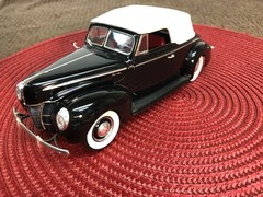 REVELL 1/25 1940 FORD CONVERTIBLE FACTORY BUILT BOX ART STUDIO DISPLAY MODEL