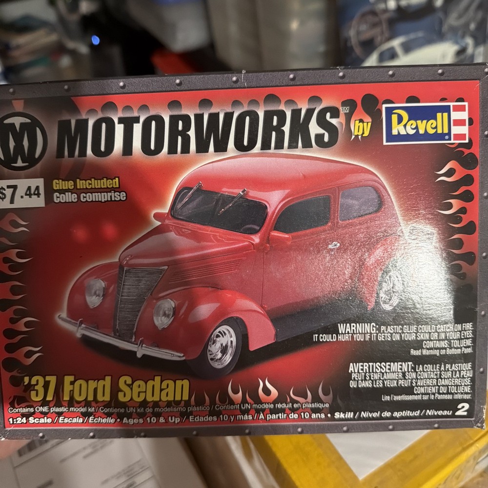 Revell 2004 Motorworks ’37 Ford Sedan Model Kit 1:24 Open Box And Parts