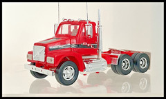 Volvo N 10 & Trailer 1:32 AMT Ertl Kit 6628 Factory Sealed Snap Fast