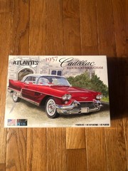 ATLANTIS 1957 CADILLAC ELDORADO BROUGHAM 1/25 SCALE MODEL KIT