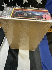 MONOGRAM 2742/ZA9 CORVETTE METAL FLAKE 1/24 SCALE MODEL KIT