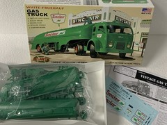 Atlantis White-Freuhauf SINCLAIR Gas Truck 1:48 Model Kit H1402 NIB Parts Sealed