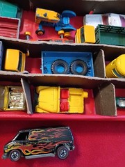 Vintage 1966 Mattel Miniature cars Carrying Case With Cars Lot One Redline Read