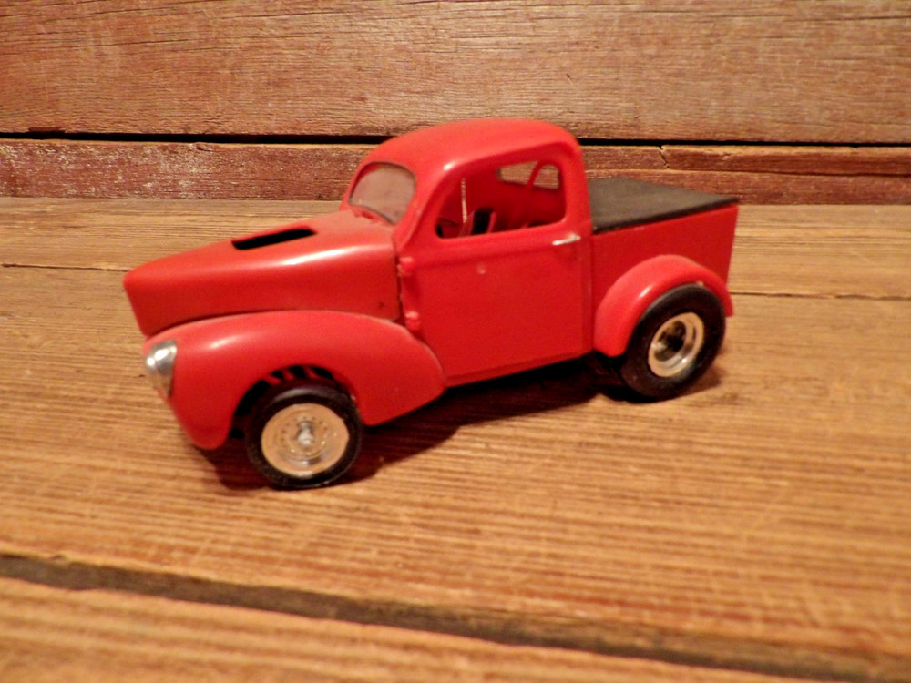 Vintage Revell Monogram 1940’s Willys Pickup Plastic Model Kit – Junkyard Parts!