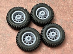 1/24 Scale: 18-Inch “Steel D-Window Wheels” W/ Mud Tires; Jeep, Resin 1/25