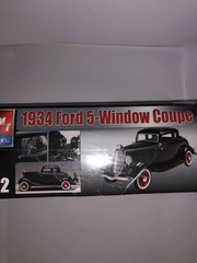AMT Ertl 1934 Ford 5-Window Coupe Classics Model Kit
