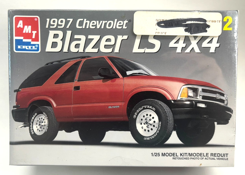 BRAND NEW SEALED AMT ERTL 1997 Chevrolet Blazer LS 4×4 Model Kit #8981