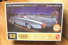 AMT ’62 FORD THUNDERBIRD MODEL KIT #682 1/25 SCALE