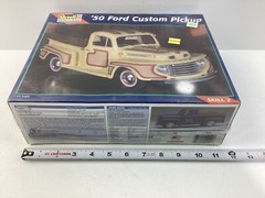 Revell Monogram’50 Ford Custom Pickup 1/25 Model Kit